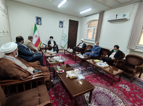 تصاویر/ دیدار رئیس سازمان پژوهش و برنامه ریزی آموزشی کشور با آیت الله حسینی بوشهری