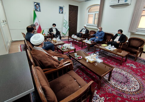 تصاویر/ دیدار رئیس سازمان پژوهش و برنامه ریزی آموزشی کشور با آیت الله حسینی بوشهری
