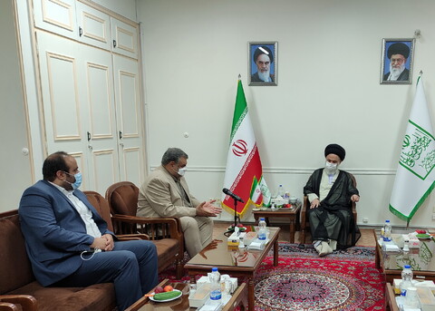 تصاویر/ دیدار رئیس سازمان پژوهش و برنامه ریزی آموزشی کشور با آیت الله حسینی بوشهری