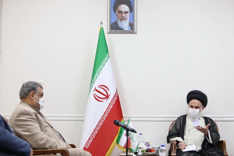تصاویر/ دیدار رئیس سازمان پژوهش و برنامه ریزی آموزشی کشور با آیت الله حسینی بوشهری