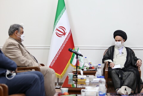 تصاویر/ دیدار رئیس سازمان پژوهش و برنامه ریزی آموزشی کشور با آیت الله حسینی بوشهری