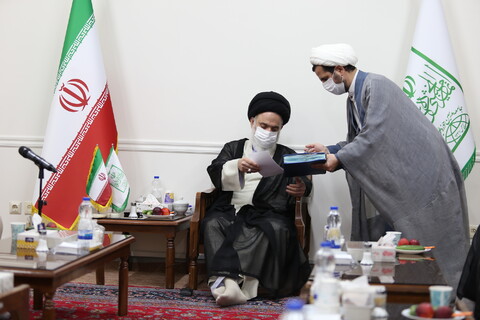 تصاویر/ دیدار رئیس سازمان پژوهش و برنامه ریزی آموزشی کشور با آیت الله حسینی بوشهری