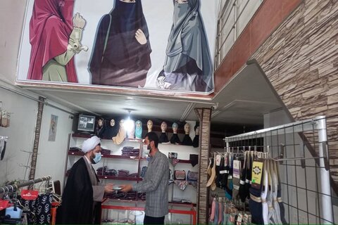 تجلیل دبیر امر به معروف و نهی از منکر آذربایجان غربی از فروشندگان پوشاک حجاب