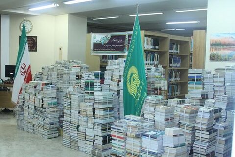 روضہ امام رضا (ع) کے کتابخانے کو 17،892 مطالعاتی مواد ہدیہ