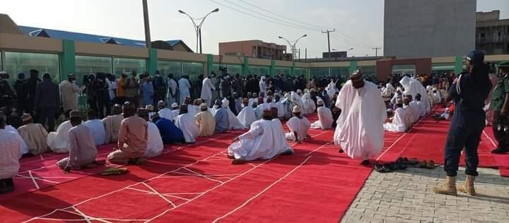 برگزاری نماز عید قربان به امامت امیر منطقه کانو و با حضور جمعی از علمای تصوف نیجریه+تصاویر