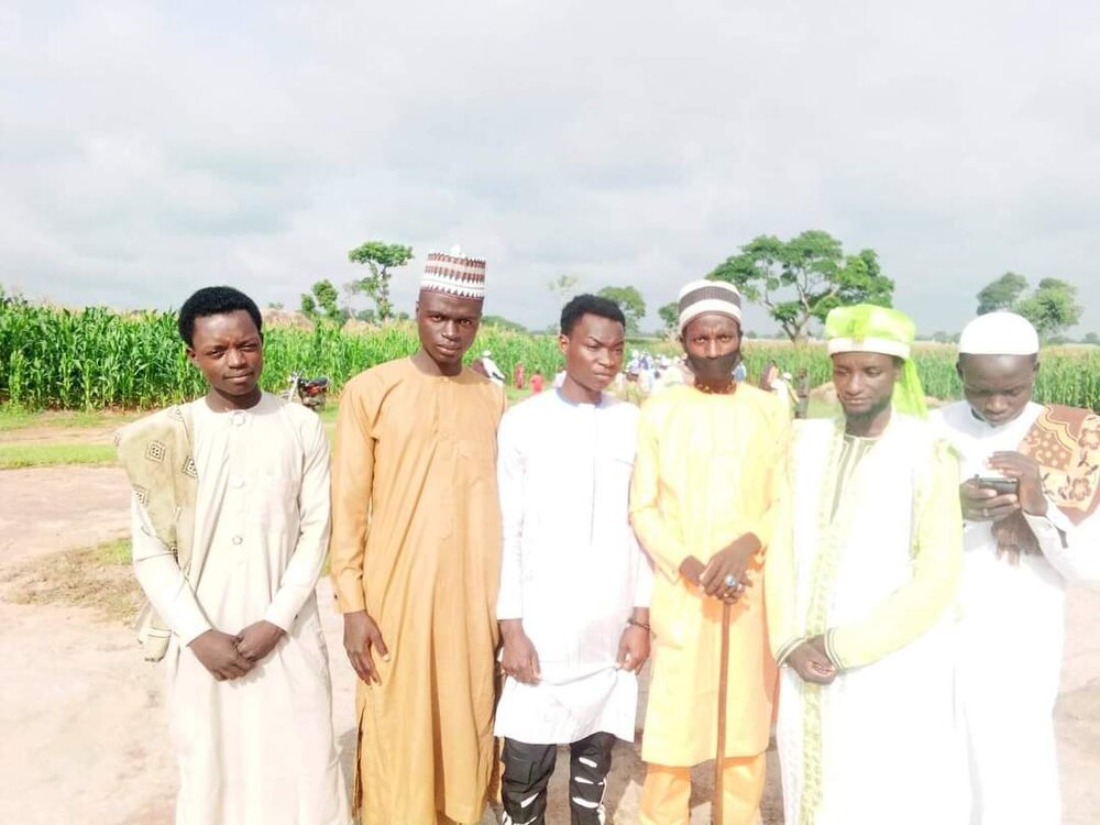 برگزاری نماز عید قربان توسط شیعیان در یکی از روستاهای شهر زاریا نیجریه+تصاویر