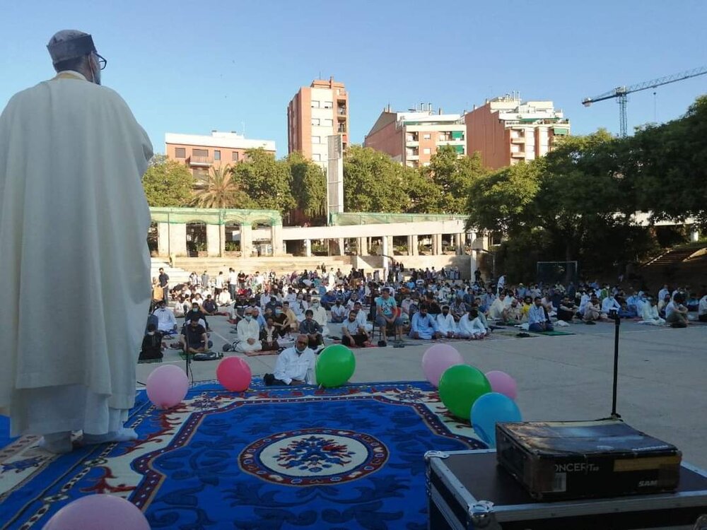 برگزاری نماز عید قربان در شهر بارسلونا+تصاویر