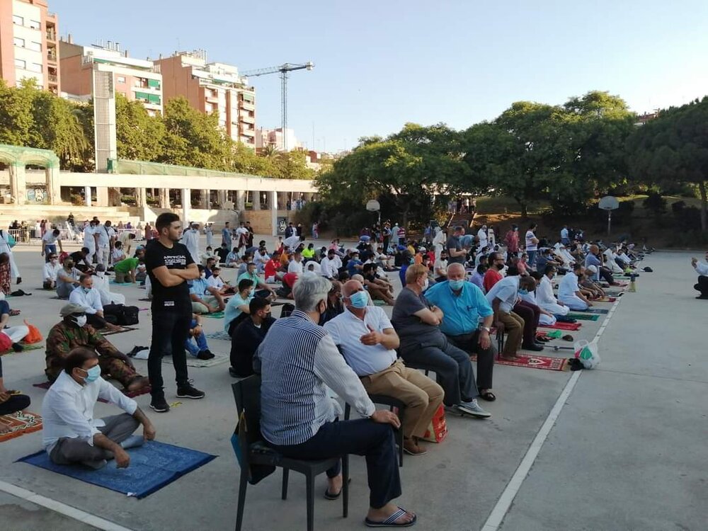 برگزاری نماز عید قربان در شهر بارسلونا+تصاویر
