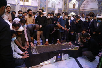 پیکر فرج نژاد و چهار عضو خانواده‌اش از قم به یزد منتقل شد