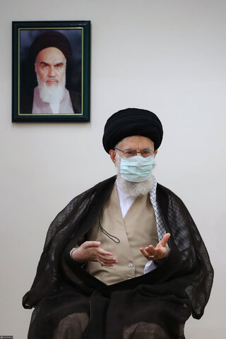رہبر انقلاب اسلامی آیت اللہ خامنہ ای نے کووڈ 19 کی ایرانی ویکسین برکت کی دوسری ڈوز انجیکٹ کروائی