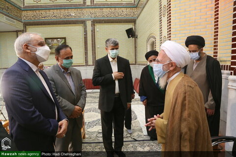 بالصور/ وزير التعليم والتربية الإيراني يلتقي بسماحة آية الله جوادي الآملي في مدينة دماوند شمال العاصمة طهران