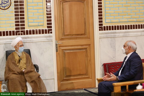 بالصور/ وزير التعليم والتربية الإيراني يلتقي بسماحة آية الله جوادي الآملي في مدينة دماوند شمال العاصمة طهران