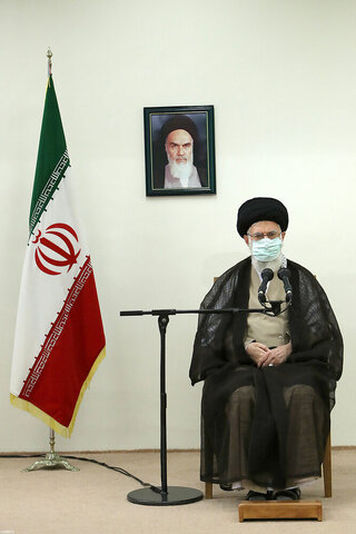 بالصور/ تلقّي الإمام الخامنئي الجرعة الثانية من لقاح كورونا الإيراني