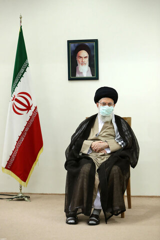 بالصور/ تلقّي الإمام الخامنئي الجرعة الثانية من لقاح كورونا الإيراني