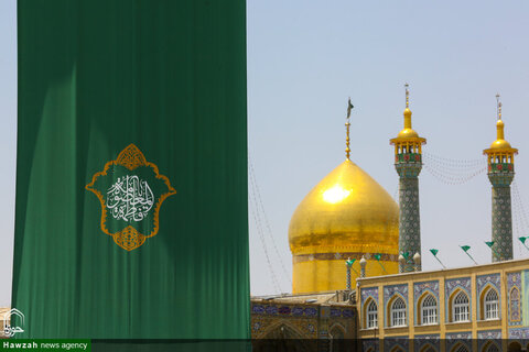 بالصور/ حرم السيدة المعصومة بنت الإمام الكاظم (ع) يزدان بكسوة خضراء استقبالا لعيد الغدير الأغر
