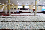 تصاویر / توزیع چهار هزار بسته لوازم التحریر به دانش آموزان نیازمندان توسط جمعیت خدمت‌رسانی فاطمی‌ها
