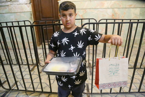 تصاویر / اطعام سه هزار غذای نذری بمناسبت عید سعید غدیر در مسجد امام حسن عسگری (ع)