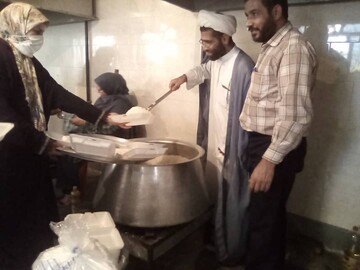 ۶۰۰ پرس غذای گرم میان ایتام و نیازمندان حاشیه شهر شیراز توزیع شد