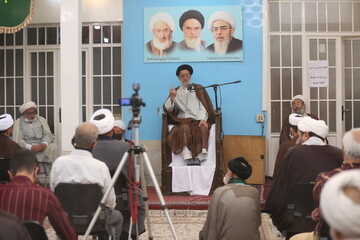 رهبری در نظام سیاسی ولایی است/برگزاری مراسم عمامه گذاری طلاب