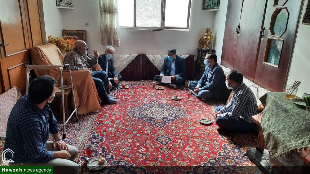 مدیرکل بنیاد شهید سمنان با خانواده شهید مؤمنیان دیدار کرد + عکس