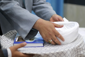 تصاویر/ مراسم عمامه گذاری طلاب در مدرسه علمیه تخصصی امیرالمومنین(ع) بیرجند