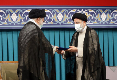 بالصور/ مراسم تنفيذ الحكم للدورة الثالثة عشرة لرئاسة الجمهورية الإسلامية في إيران