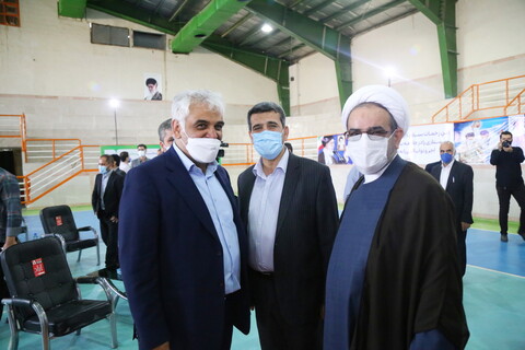 تصاویر / افتتاحیه مرکز واکسیناسیون دانشگاه آزاد اسلامی قم با حضور دکتر طهرانچی
