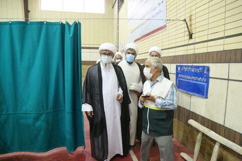 تصاویر / بازدید امام جمعه پردیسان از مرکز واکسیناسیون سازمان بسیج جامعه پزشکی