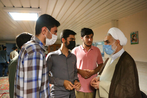 بالصور/ اجتماع ودي لإمام جمعة مدينة قزوين مع شباب المواكب الحسينية