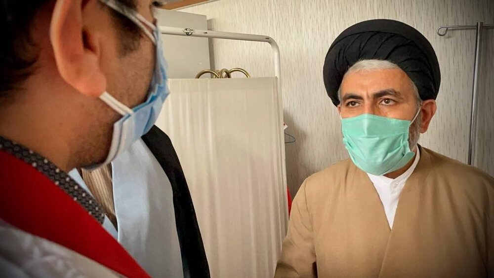نماینده ولی فقیه در آذربایجان‌غربی واکسن ایرانی برکت زد
