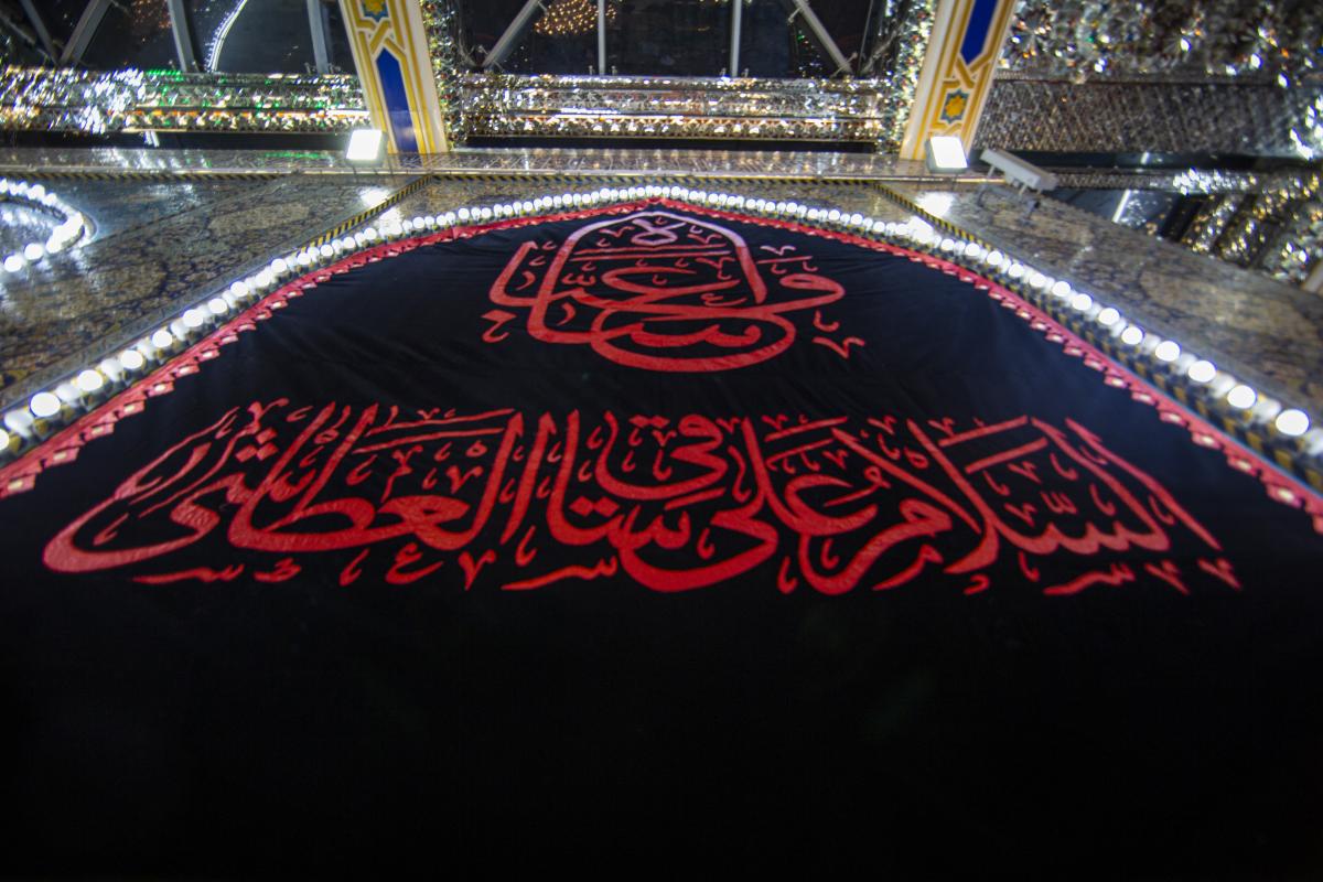 الإخاء الوفاء الشجاعة الإيثار.. من صفات أبي الفضل العبّاس (عليه السلام) التي استذكرتها مواكبُ العزاء في مرقدِهِ