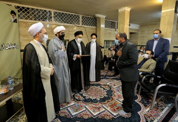 تصاویر/ بزرگداشت روز خبرنگار در مرکز رسانه و فضای مجازی حوزه‌های علمیه با حضور آیت الله اعرافی-۲