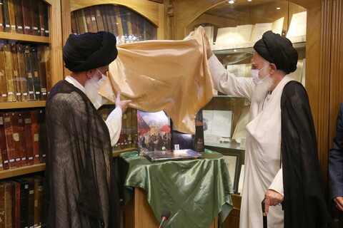 تصاویر / آیین رونمایی از کتاب نفیس عاشورا در چهار گوشه ایران