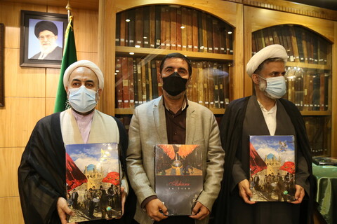تصاویر / آیین رونمایی از کتاب نفیس عاشورا در چهار گوشه ایران