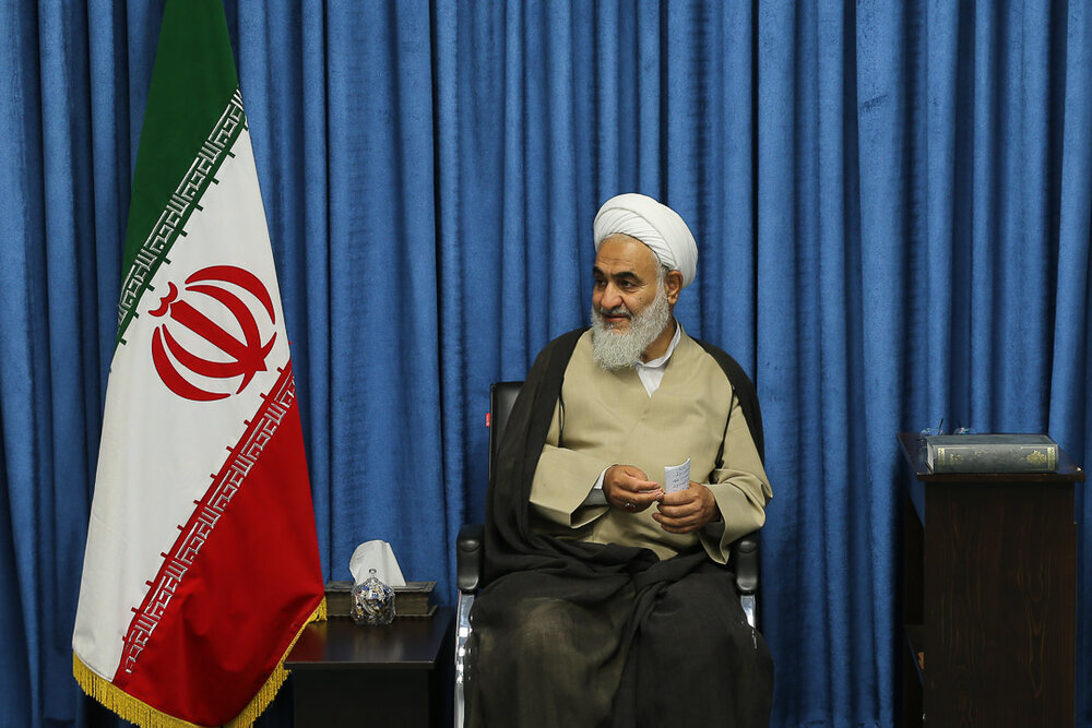 رئیس جمهور برای نجات کشور از مشکلات آبروی خود را به میدان آورده است