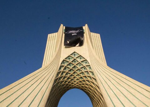 سیاه پوش شدن نمادین برج آزادی