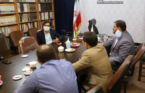 تصاویر/ بازدید هیئت رئیسه خانه مطبوعات استان قم از رسانه رسمی حوزه