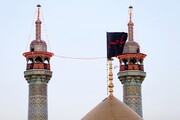 تصاویر/ آئین تعویض پرچم گنبد حرم حضرت معصومه(س) در شب اول ماه محرم