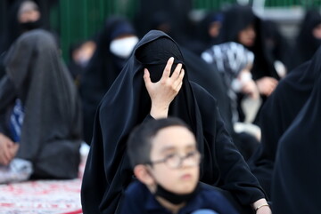 برگزاری مراسم عزاداری بانوان اردوزبان در حرم بانوی کرامت