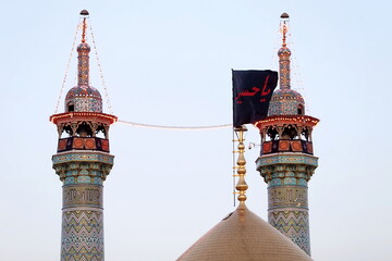 توزیع ۱۲ هزار پرس غذای گرم و ۲۲ هزار میان وعده بین زائران حرم بانوی کرامت