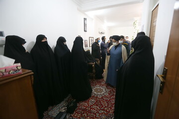 تصاویر/ دیدار مسئول نمایندگی ولی فقیه در سپاه علی بن ابیطالب(ع) قم با خانواده شهید مالامیری