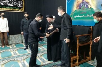 اهداء لوح یادبود به فرزند شهید مدافع حرم "حمید قنادپور"