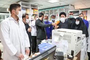 تصاویر/ بازدید رئیس جمهور از داروخانه شبانه روزی ۲۹ فروردین