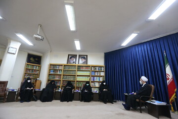 بانوان طلبه باید در تصمیمات ملی و استانی خود تاثیرگذار باشند