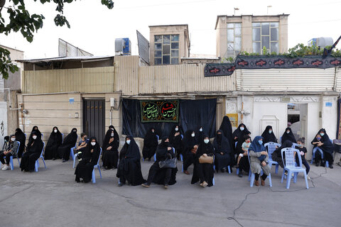 تصاویر / حال وهوای مراسم عزاداری در کوچه ومنزل شهیدان استان قزوین