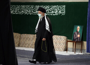 مراسم عزاداری شب عاشورای حسینی (علیه‌السلام) با حضور رهبر معظم انقلاب