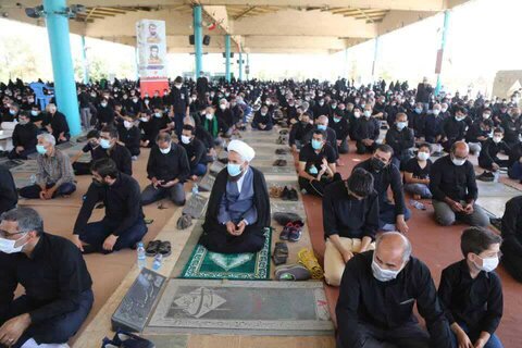 تصاویر/نماز ظهر عاشورای1400 در گلزار شهدای خلدبرین یزد