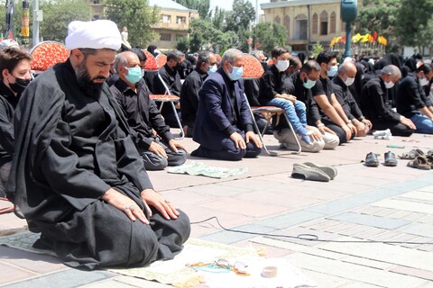 تصاویر / اقامه نماز ظهر عاشورا در همدان