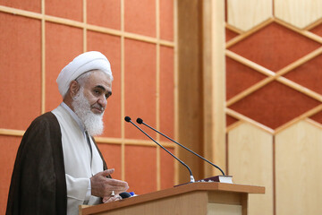 راهمان را با امام حسین(ع) ادامه دهیم | با همراهی با دشمنان به عزت نمی‌رسیم