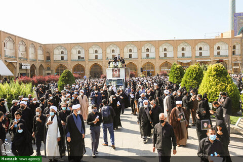 بالصور/ مراسم تشييع جثمان الفقيد آية الله السيد كمال فقيه إيماني في أصفهان